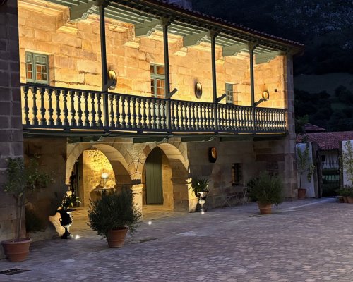 Sovilla balcon iluminado