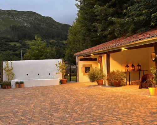 Sovilla patio atardecer